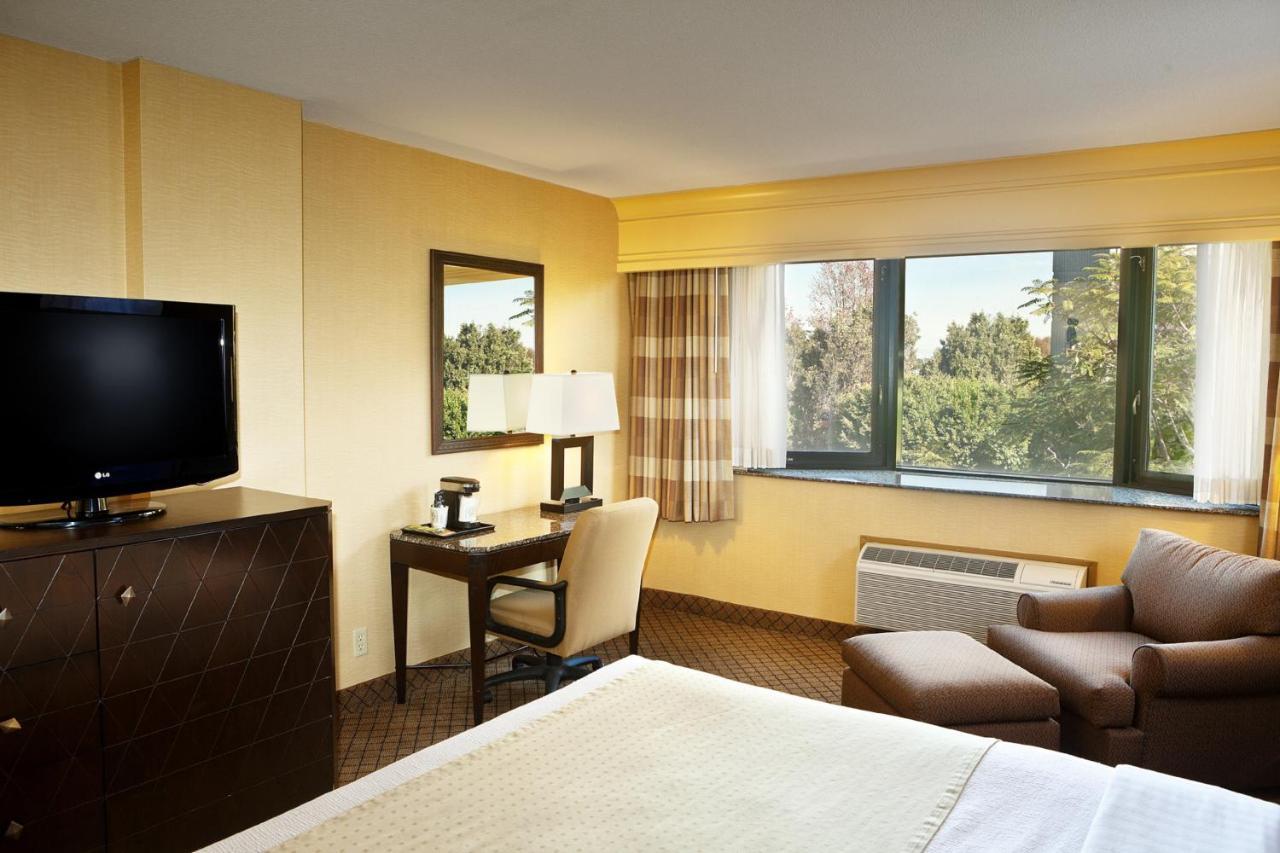 Holiday Inn Long Beach-Downtown Area Room photo
